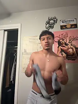 Snapshot of latino_switch chatting on May 25, 7:25 am latino switch online show from May 25, 7:25 am