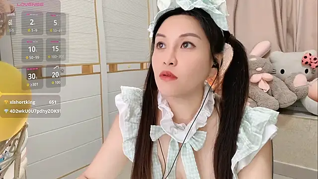 Snapshot of LisaQQQ chatting on June 3, 2:33 pm LisaQQQ online show from June 3, 2:33 pm