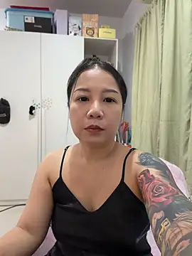 Snapshot of LINDA_HD chatting on July 6, 1:30 pm LINDA HD online show from July 6, 1:30 pm