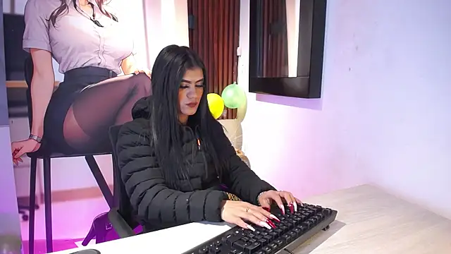 Shayla Gray online show from July 8, 11:37 am