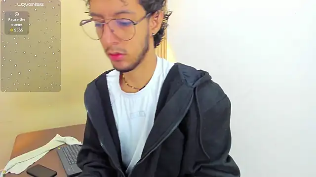 Snapshot of LEO_SANZ66 chatting on June 10, 12:15 pm LEO SANZ66 online show from June 10, 12:15 pm