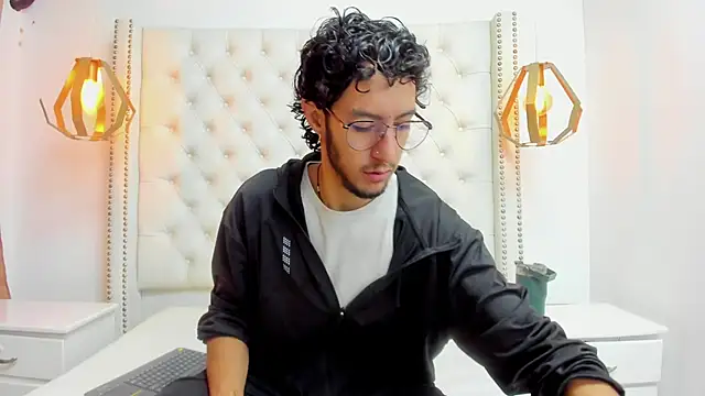 Snapshot of LEO_SANZ66 chatting on June 27, 12:10 pm LEO SANZ66 online show from June 27, 12:10 pm
