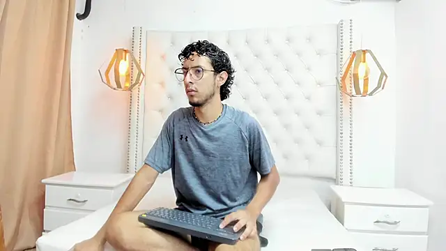 Snapshot of LEO_SANZ66 chatting on June 30, 12:17 pm LEO SANZ66 online show from June 30, 12:17 pm