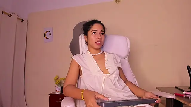 Snapshot of Nadia-Monroe chatting on June 29, 12:16 pm Nadia-Monroe online show from June 29, 12:16 pm
