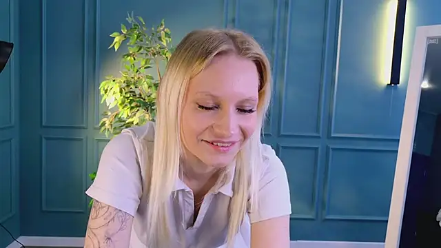Snapshot of haleybooo chatting on May 26, 8:21 am haleybooo online show from May 26, 8:21 am