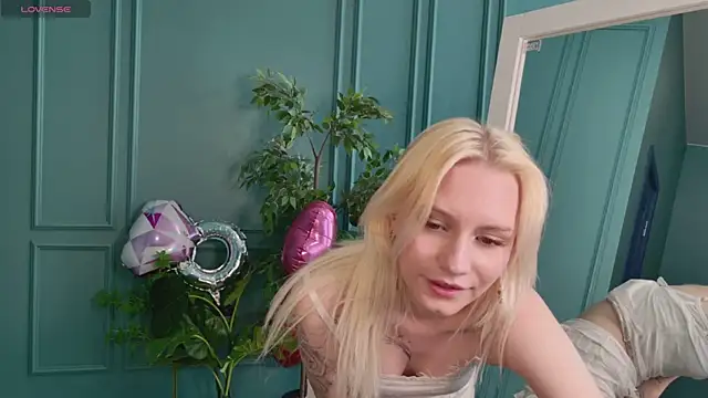 Snapshot of haleybooo chatting on July 1, 12:07 pm haleybooo online show from July 1, 12:07 pm