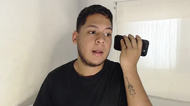 Snapshot of nicolas_cr1 chatting on May 25, 8:04 pm nicolas cr1 online show from May 25, 8:04 pm