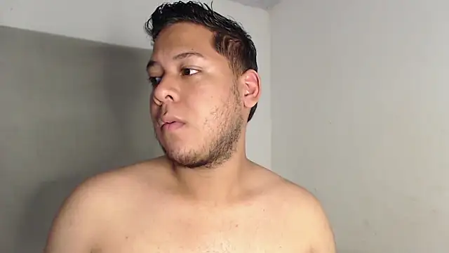 Snapshot of nicolas_cr1 chatting on June 23, 12:19 am nicolas cr1 online show from June 23, 12:19 am