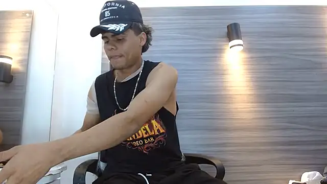 LeleHott01 online show from June 25, 2:44 am