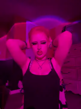 whimsicallylusty online show from June 3, 11:46 am