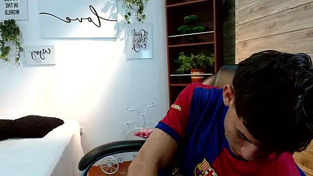 Snapshot of Ryan_grayx chatting on June 17, 2:40 pm Ryan grayx online show from June 17, 2:40 pm