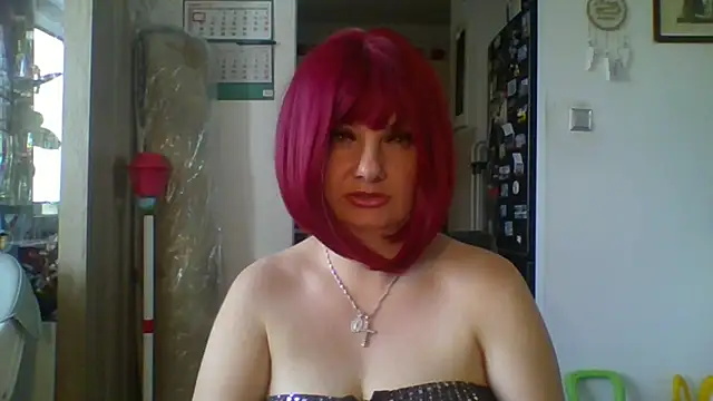 Snapshot of MeganFlirt chatting on July 6, 11:18 am MeganFlirt online show from July 6, 11:18 am