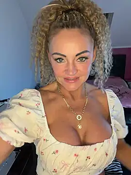 GymMoniMilf online show from June 28, 12:33 pm