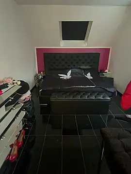 GymMoniMilf online show from July 22, 1:03 pm