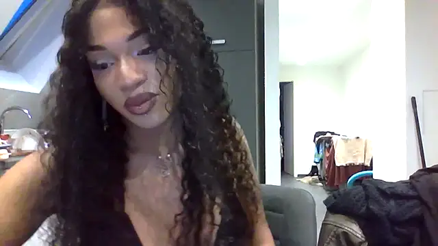 Snapshot of Loren4a chatting on July 13, 7:49 pm Loren4a online show from July 13, 7:49 pm