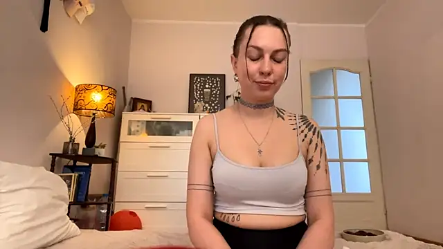 Snapshot of EvelynCharm_ chatting on May 26, 2:24 pm EvelynCharm online show from May 26, 2:24 pm