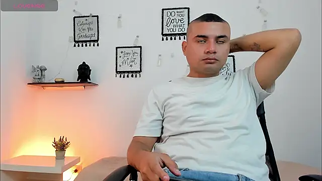 Snapshot of DamianBlazze chatting on May 27, 1:08 pm DamianBlazze online show from May 27, 1:08 pm