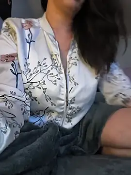 priska-lova online show from June 7, 12:04 am