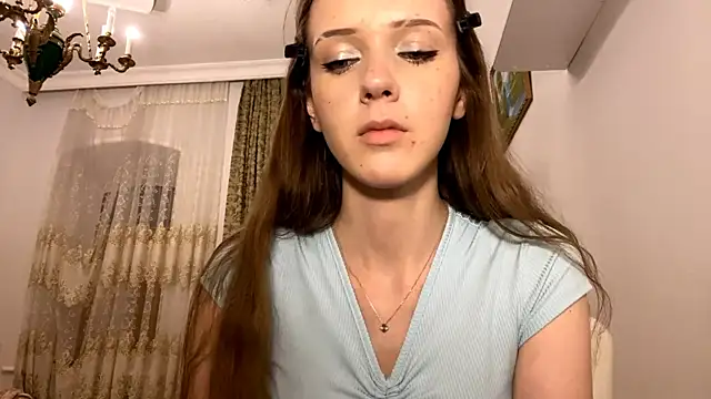 Snapshot of ElouiseBenhaim chatting on June 23, 5:44 pm ElouiseBenhaim online show from June 23, 5:44 pm