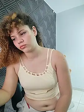 Snapshot of RoouseSiren chatting on June 22, 8:17 pm RoouseSiren online show from June 22, 8:17 pm