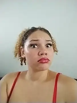 Snapshot of RoouseSiren chatting on July 9, 9:52 pm RoouseSiren online show from July 9, 9:52 pm