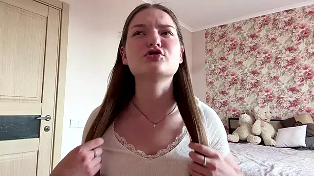 lizzzanatooo online show from June 15, 3:03 pm