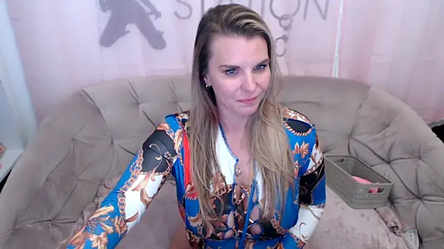 Snapshot of AischePervers chatting on September 11, 7:03 pm AischePervers online show from September 11, 7:03 pm