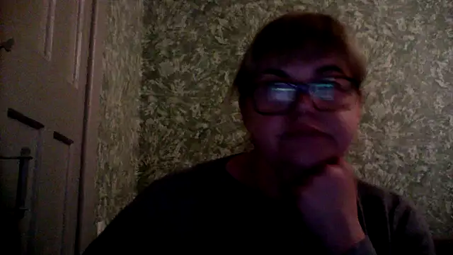 Snapshot of Empress211 chatting on May 30, 6:16 pm Empress211 online show from May 30, 6:16 pm