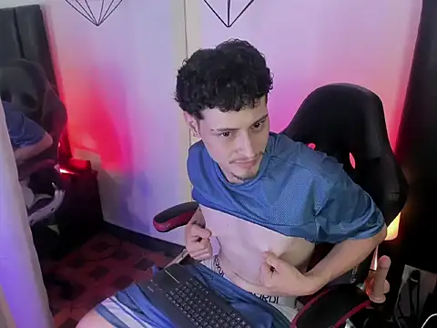Alexlux1 online show from June 2, 8:33 pm