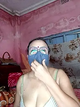 MoonLusty online show from June 2, 6:15 am