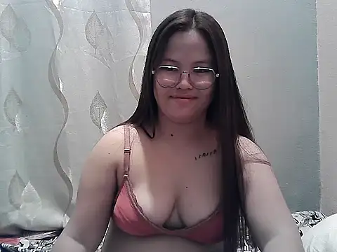 Snapshot of ThePrettySecret chatting on July 17, 6:57 pm ThePrettySecret online show from July 17, 6:57 pm
