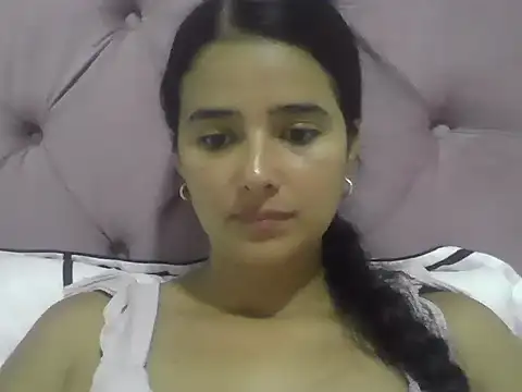 Snapshot of micaelamoreno18 chatting on May 31, 2:20 am micaelamoreno18 online show from May 31, 2:20 am
