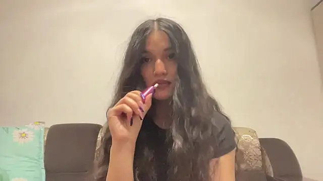 LisetteParajon online show from June 2, 5:04 pm