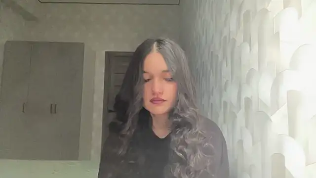LisetteParajon online show from June 20, 5:10 am