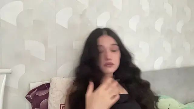 LisetteParajon online show from July 15, 7:02 am