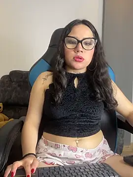 Snapshot of Miiarouse__ chatting on June 2, 4:36 am Miiarouse online show from June 2, 4:36 am