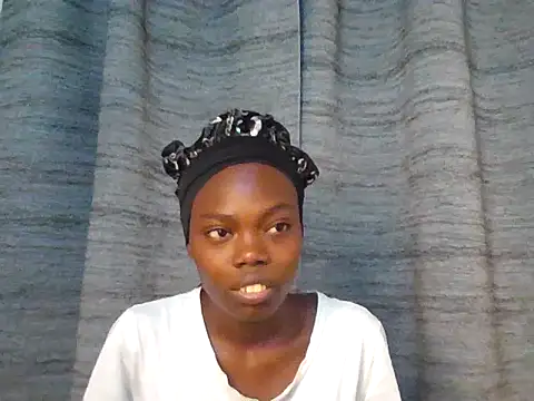 Snapshot of Sweet_quincy chatting on June 22, 12:13 am Sweet quincy online show from June 22, 12:13 am