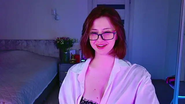 Snapshot of AvaCade chatting on July 6, 11:29 pm AvaCade online show from July 6, 11:29 pm