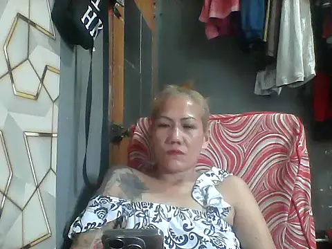 Snapshot of pinayheartaker chatting on July 9, 3:10 am pinayheartaker online show from July 9, 3:10 am