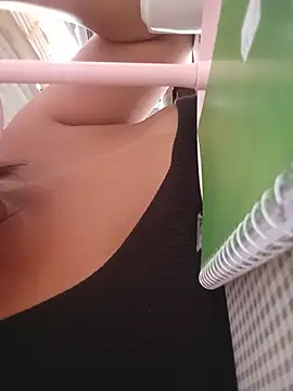Lauramendes10 online show from June 1, 7:15 pm