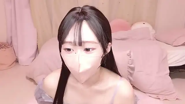 YURInya  online show from June 15, 12:40 pm