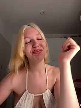 Snapshot of MilaaXOO chatting on June 26, 7:51 pm MilaaXOO online show from June 26, 7:51 pm