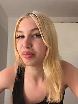 Snapshot of MilaaXOO chatting on July 1, 8:08 pm MilaaXOO online show from July 1, 8:08 pm