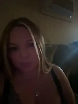 Snapshot of sexysabrina697 chatting on June 16, 11:40 pm sexysabrina697 online show from June 16, 11:40 pm