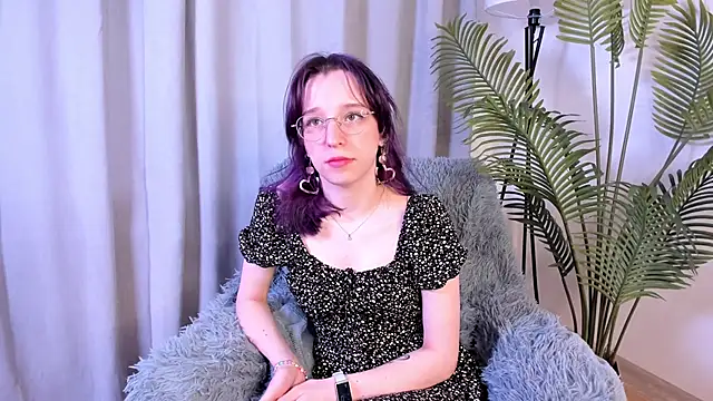 SierraDeliso online show from June 2, 11:12 am