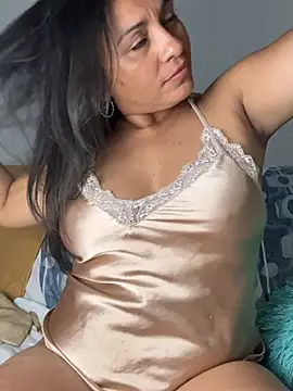 Snapshot of kloee_kann chatting on July 14, 12:46 am kloee kann online show from July 14, 12:46 am