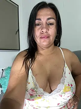 Snapshot of kloee_kann chatting on July 16, 12:16 am kloee kann online show from July 16, 12:16 am