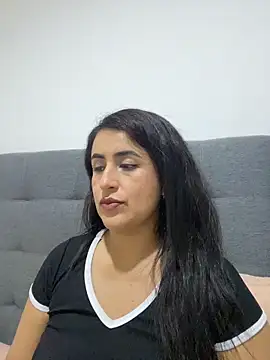Snapshot of MADAMELUNAXXX chatting on June 12, 3:27 am MADAMELUNAXXX online show from June 12, 3:27 am