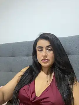 Snapshot of MADAMELUNAXXX chatting on June 13, 1:36 am MADAMELUNAXXX online show from June 13, 1:36 am