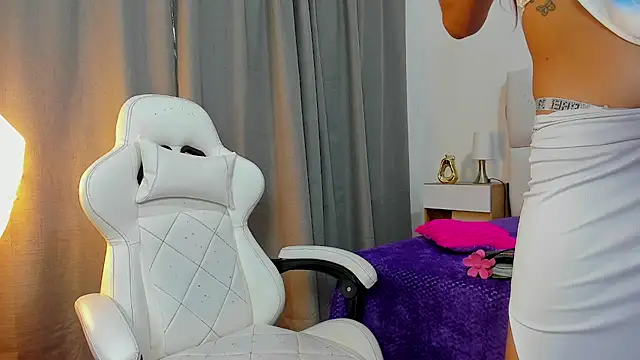Snapshot of Camila_Gonzalez20 chatting on July 14, 6:46 pm Camila Gonzalez20 online show from July 14, 6:46 pm